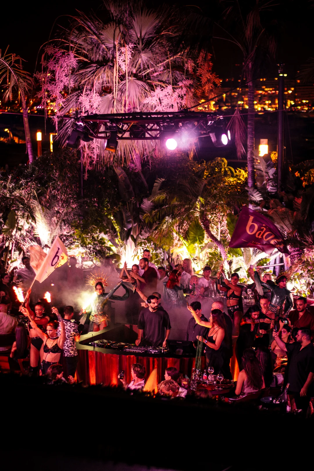 MEIDA at the decks with the Baôli Cannes crowd